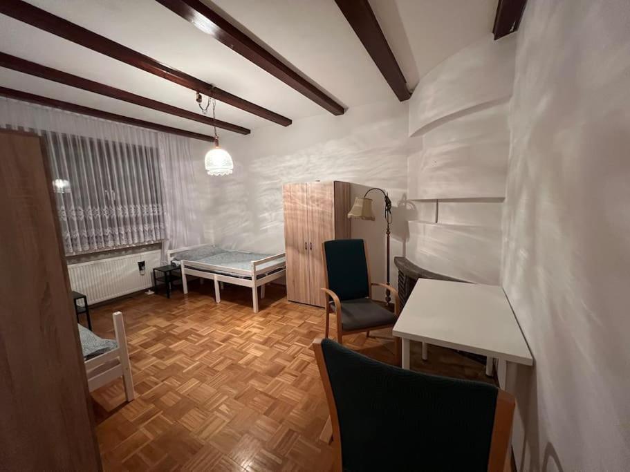 Duisburg Feelhome, Flughafen Nah,3-Schlafzimmer, Dusche Ebenerdig, Zentral, Wifi, Ground Floor Bagian luar foto